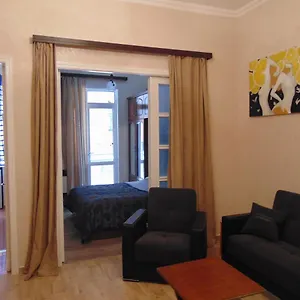 Апартаменты In The Center Of The - Vera, Тбилиси